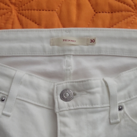 Levi's Women's White Jeans - Picture 2 of 9